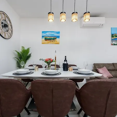 Luxury Elena - *