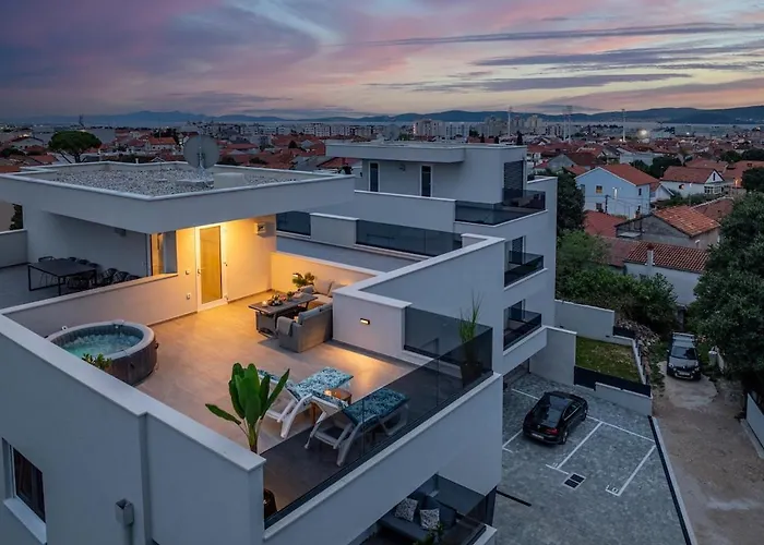Luxury Elena -