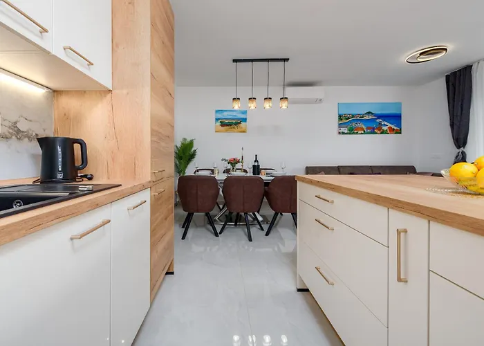 Luxury Elena -