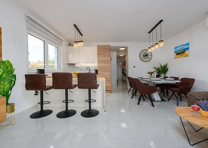 Luxury Elena - *