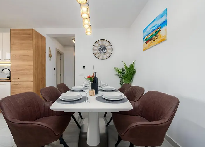 Luxury Elena - *